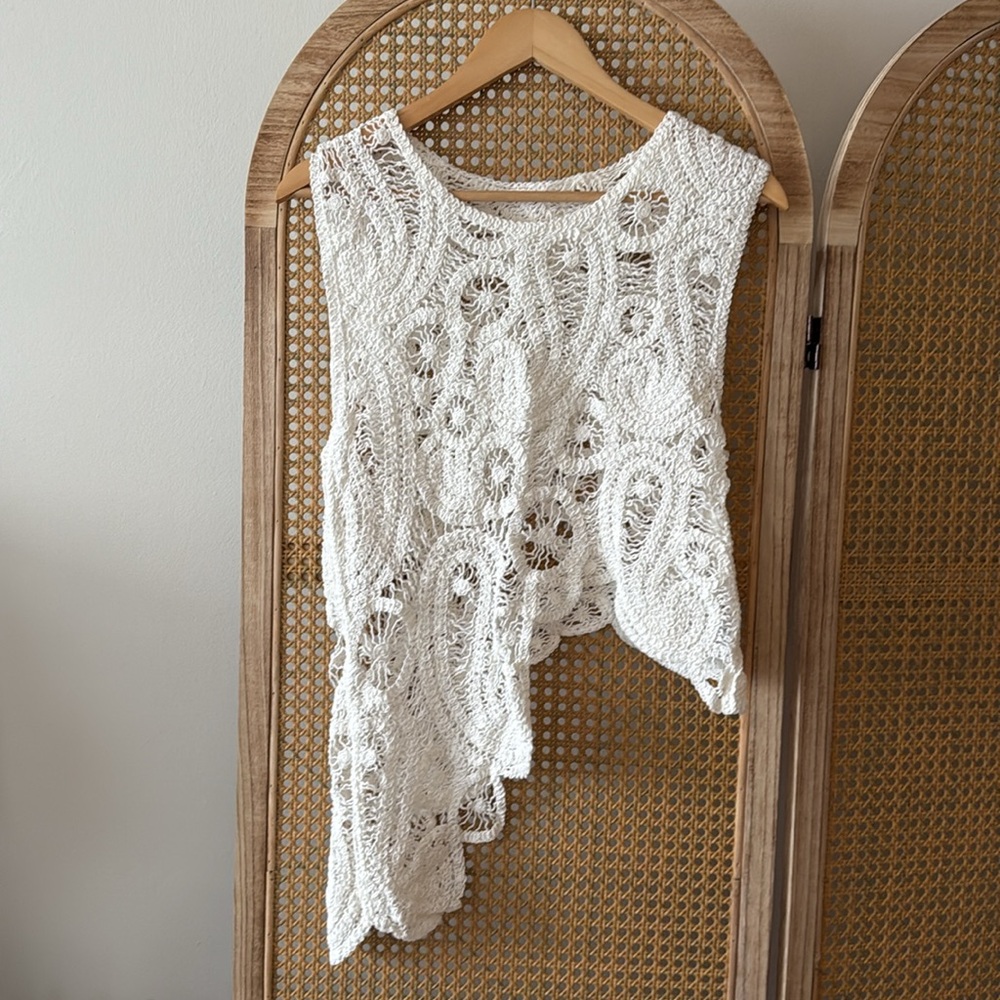 White Crochet Sleeveless Top. Size M.